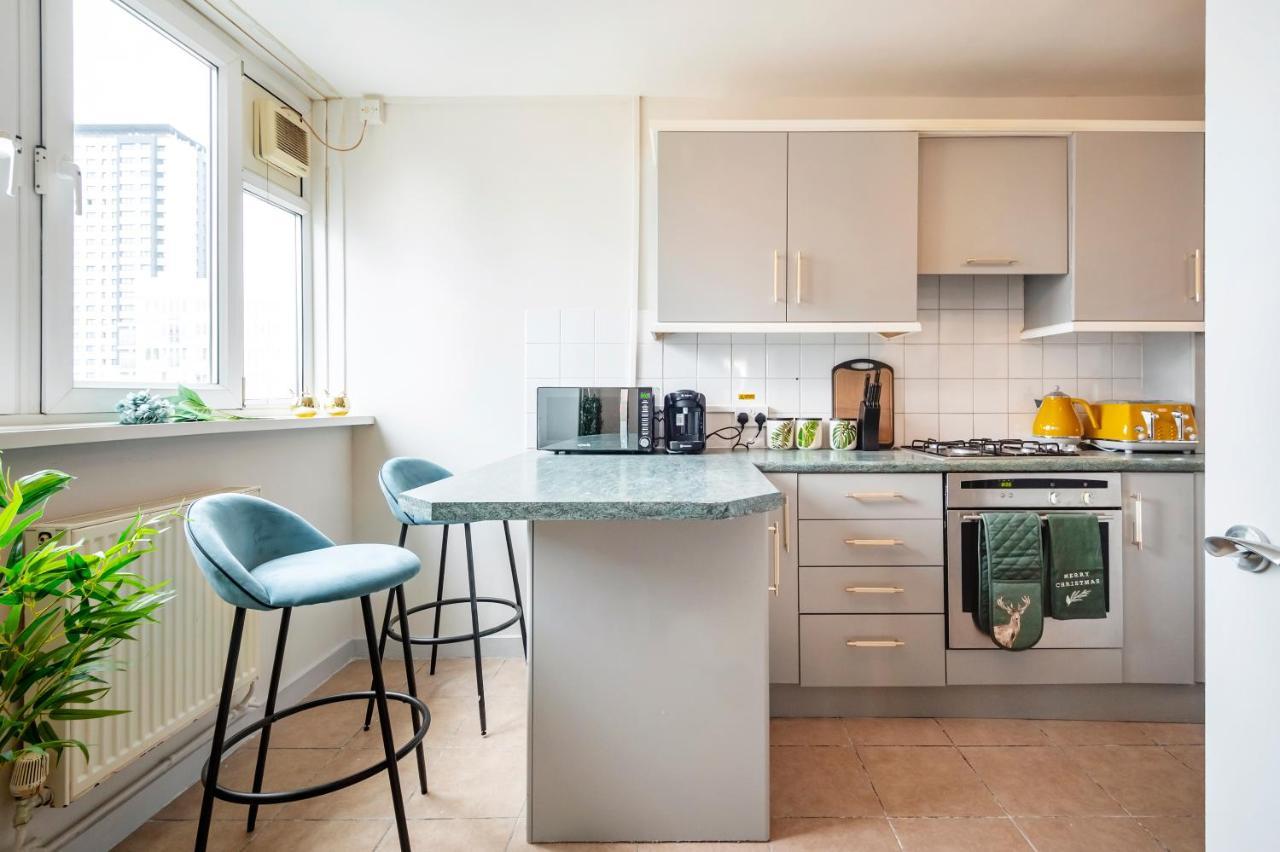 Lovely 4 Bedroom Flat In Wandsworth- Appartamento Londra