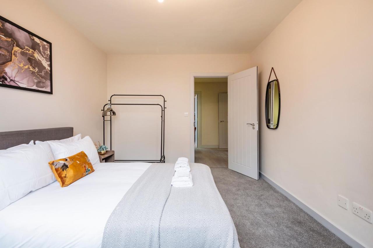 Lovely 4 Bedroom Flat In Wandsworth- Londra